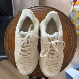 Hoka Women 7.5 US